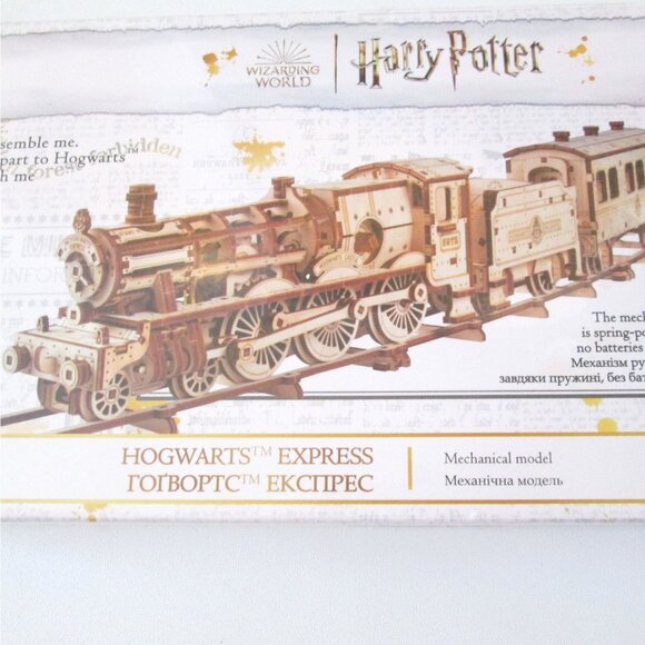 Ugears Hogwarts Train Mechanical Model Kit Wizarding World Spring Powered Sealed - Picture 6 of 10